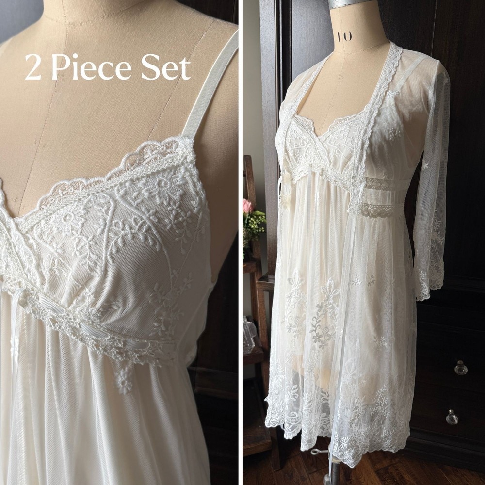Women's Two-Piece Lace Robe and Nightgown Set - Ivory
